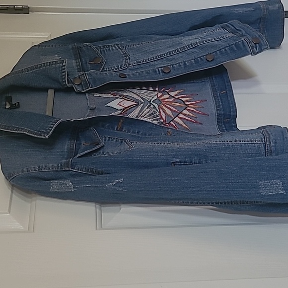 Unique Aztec print embroidered jean jacket - Picture 10 of 10